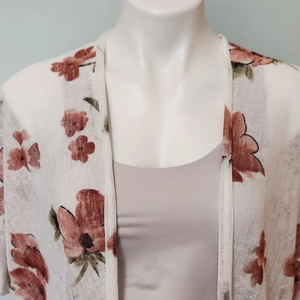 Final Sale White and Pink Floral Duster - Picture 3 of 13